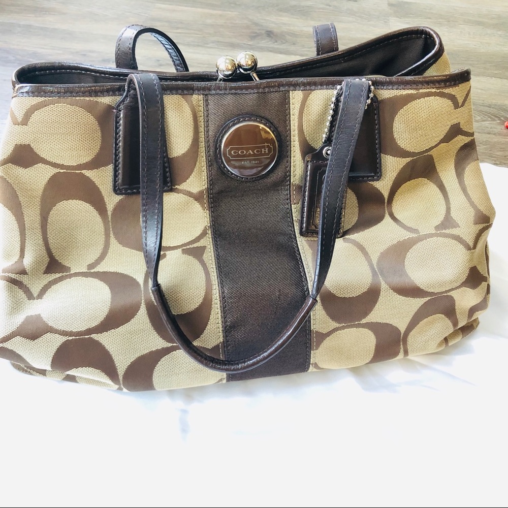 Coach Signature Handbag 👜